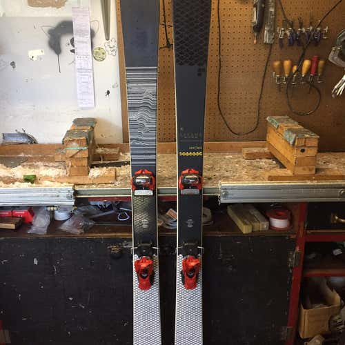 13 All Mountain & Carving Men's  Sakana Skis