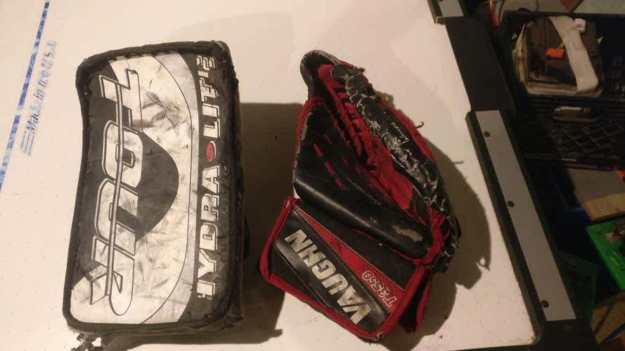Vaughn Goalie Gloves & Blockers Regular Senior