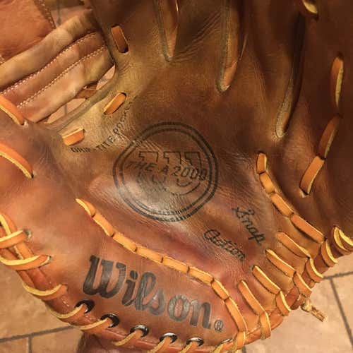 A2000 Baseball Glove