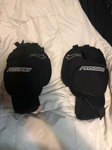 Like New Passau Pro Knee Guards