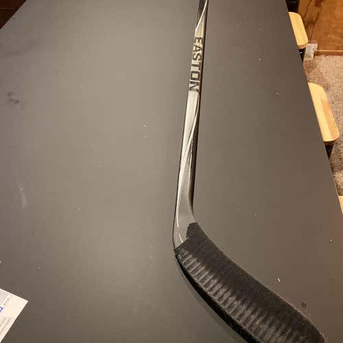 2 Synergy HTX Hockey Sticks Righty Mid Intermediate