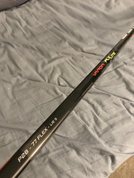 New Bauer Vapor FlyLite Hockey Stick Righty Toe Senior