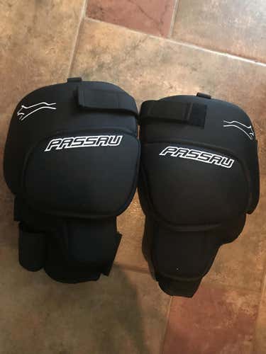 New Passau knee pads Senior S/M