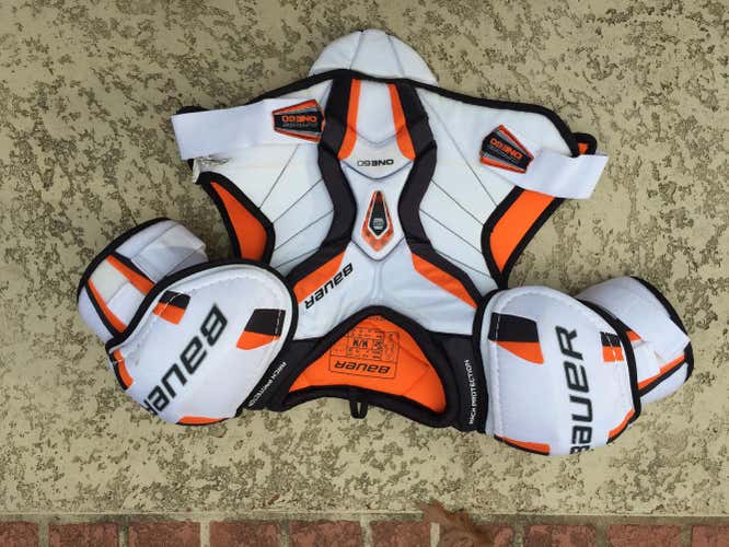Medium Bauer Supreme One 60 Shoulder Pads Senior