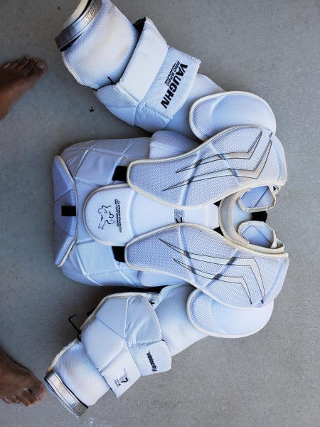 Like new, XL Vaughn Velocity V7 XF Pro Carbon Chest and Arm Protector Goalie Chest Protector Senior