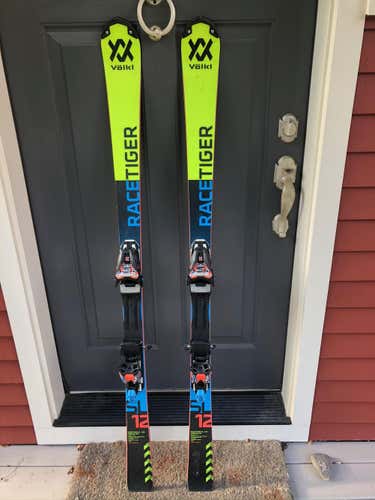 Volkl Racetiger SL Skis