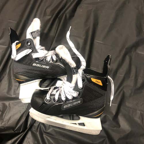 Supreme Hockey Skates Youth Size 11