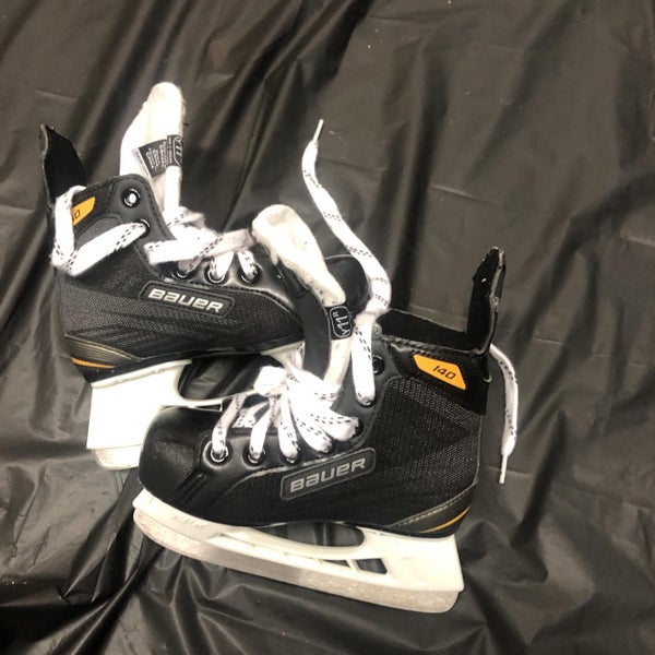 Supreme Hockey Skates Youth Size 11