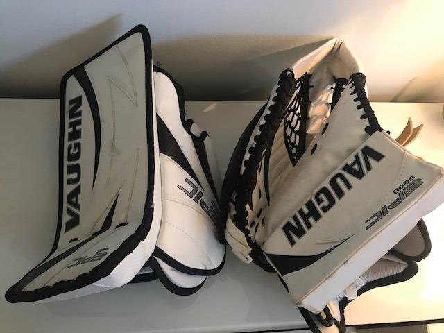 Vaughn Epic 8600 Goalie Glove & Blocker Full Right Senior