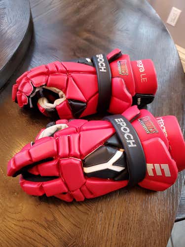 New Player Epoch Lacrosse Gloves