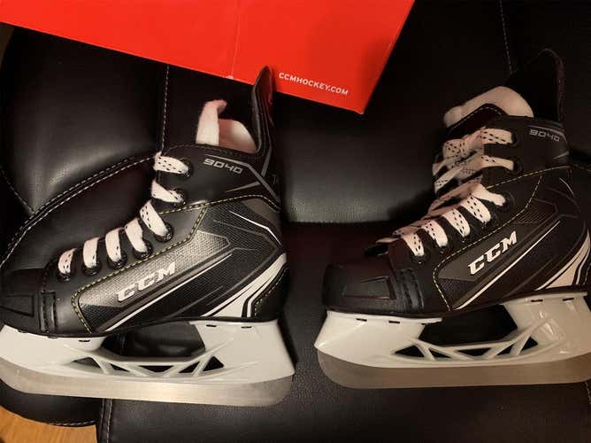 New Tacks 9040 Hockey Skates Youth Size 10