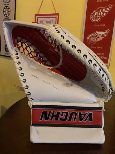 Vaughn 5500 Pro Spec Goalie Glove Regular Senior vintage graphic used twice