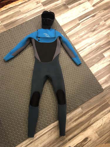 5/4mm Youth Size 14 Ripcurl Wetsuit