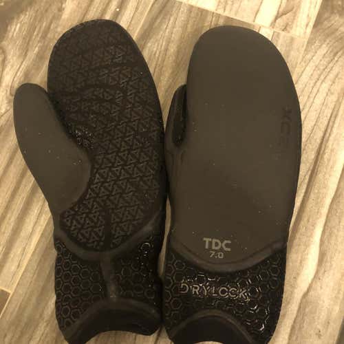 Xcel Wetsuit Mittens Size Small