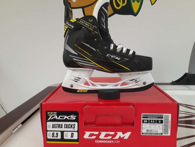 New CCM Ultra Tacks Hockey Skates Senior Size 9.5
