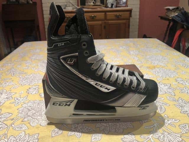 New CCM U+ 04 Hockey Skates Senior Size 7.5