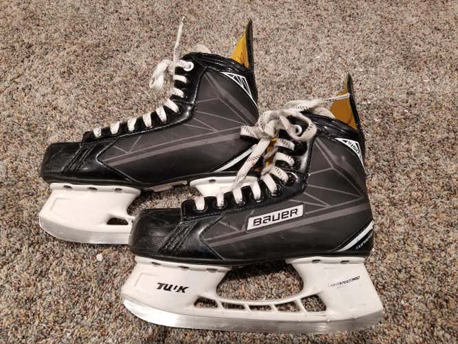 Bauer Supreme 150 Hockey Skates Junior Size 3.5 - will trade !