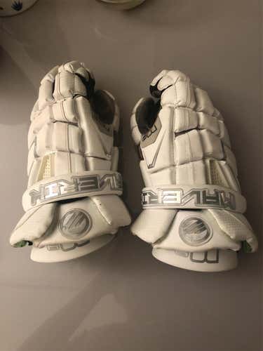 Tehoka Nanticoke Signed White Maverick M4 Gloves
