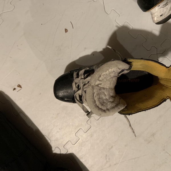 Supreme 160 Hockey Skates Senior Size 9