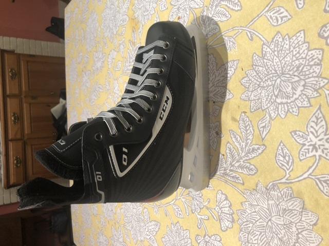 New CCM 01 Hockey Skates Senior Size 7