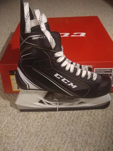 New CCM Tacks 9040 Hockey Skates Senior Size 8
