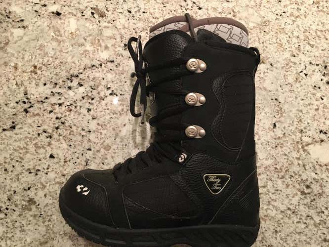 Men's 7.0 (Women's 8.0) Thirty Two prion Snowboard Boots
