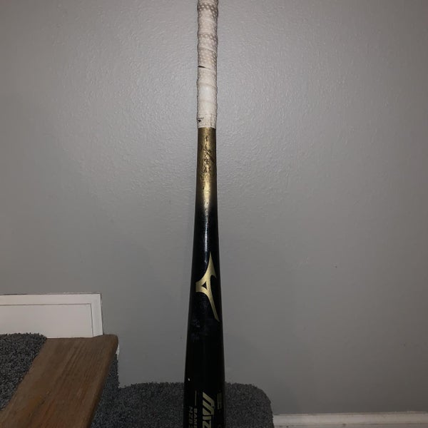 31 inch Mizuno MZB243 (discontinued) Black/Gold Bamboo Bat