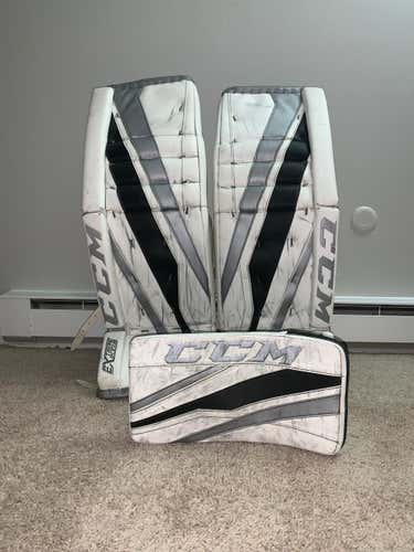 33"+2 CCM Regular Extreme Flex III Goalie Leg Pads + blocker