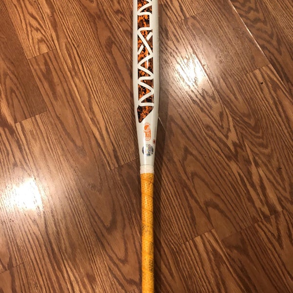 Orange 2017 Maxum Bat