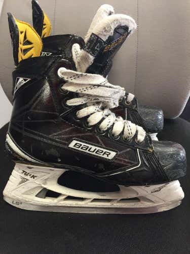 Junior Size 4 Bauer Supreme S180 Ice Hockey Skates