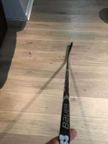 Like New Bauer Vapor 1X Lite Matthews P92 Youth 35 Flex Lie 5 LH Griptac