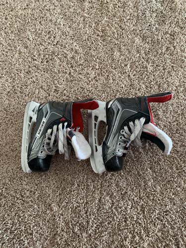 Vapor X900 Hockey Skates Youth  Size 11