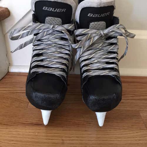 Supreme 150 Hockey Skates Junior Size 3.5