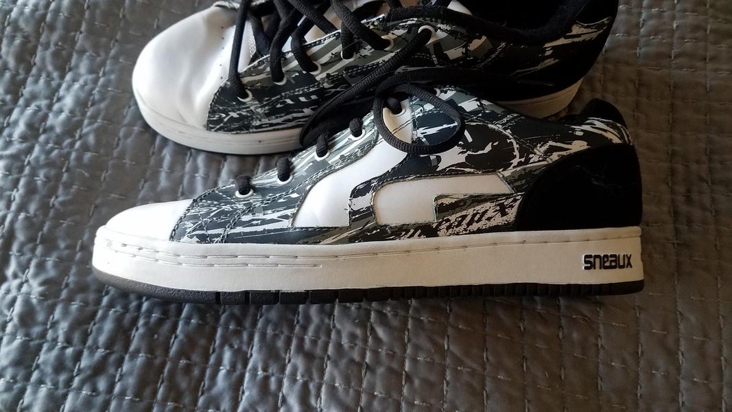 Like new SNEAUX skateboard shoes size 11