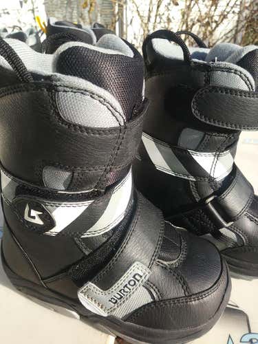 New Kid's Burton Freestyle Snowboard Boots size 12