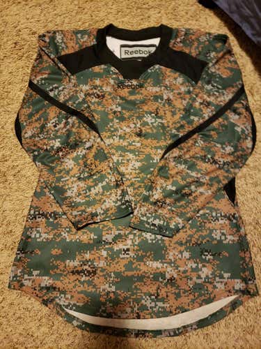 Small (adult) Reebok Jersey Camo