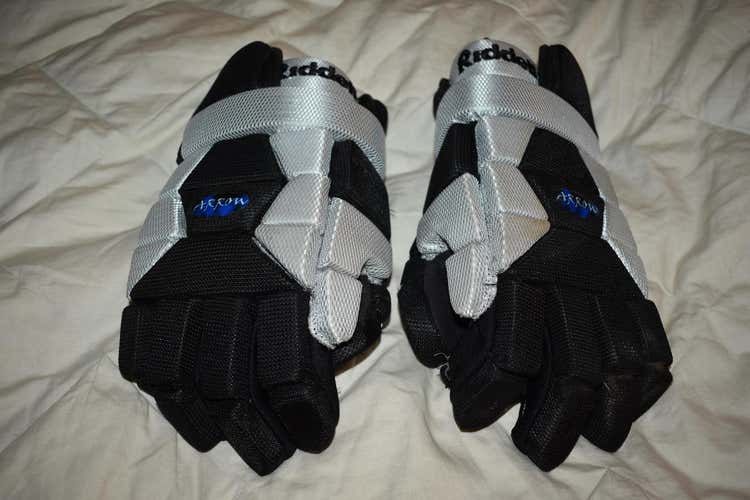Riddell Arrow Lacrosse Gloves, Black / Gray, 12 inch