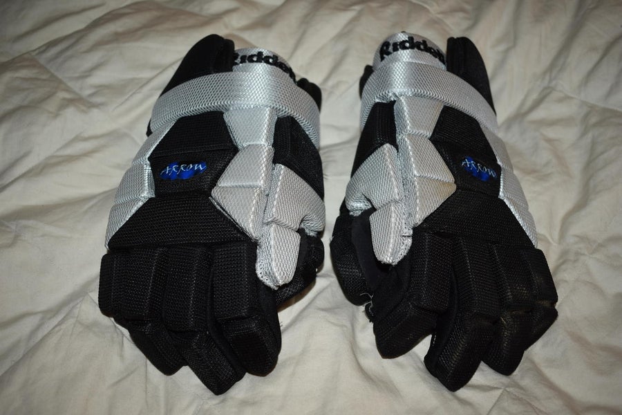 Riddell Arrow Lacrosse Gloves, Black / Gray, 12 inch