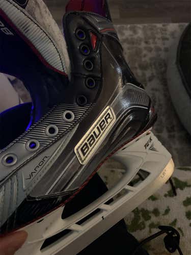 Vapor X900 Hockey Skates Senior  Size 6