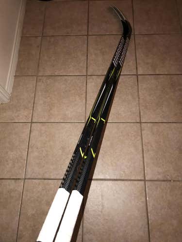 2 Pack Warrior Right Handed Alpha QX Hockey Stick Mid W88 Senior