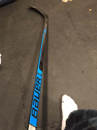 New Nexus 2N Hockey Stick Mid Senior