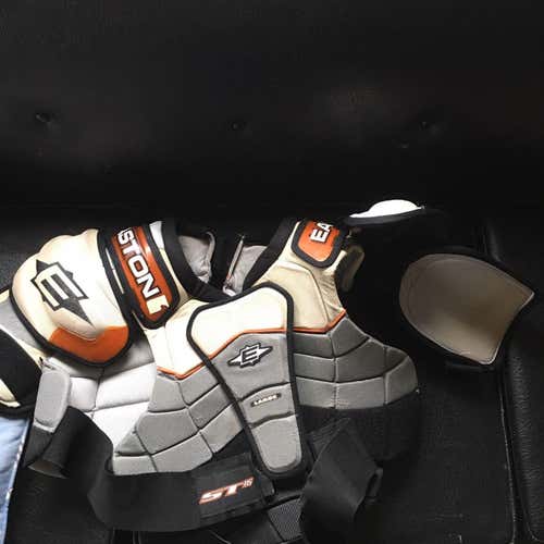 Easton Shoulder Pads Senior