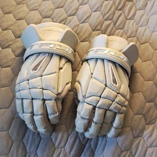 Like-new, True Frequency gloves-GREAT CONDITION