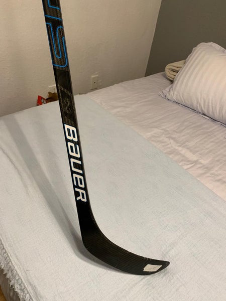 Senior Bauer Right Hand Nexus 2900 Hockey Stick - Cut Down
