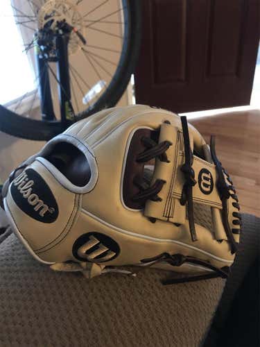 New  A2000 1786 Baseball Glove 11.5"