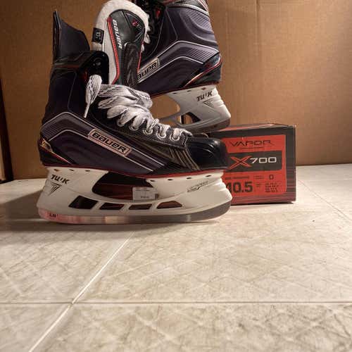 Brand New Senior Bauer Vapor X700 Hockey Skates Size 10.5