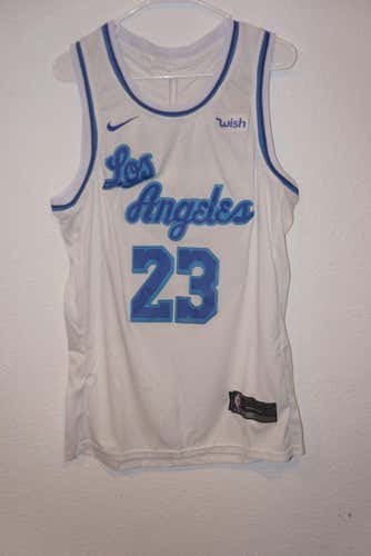 New Large Nike Lebron James New With Tags Los Angeles