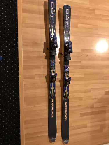 Women's Older Rossignol Skis With Bindings