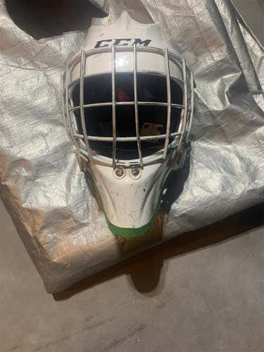 White Senior 9000 Goalie Mask Size Small