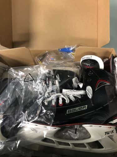 New Senior Bauer Vapor X900 Hockey Skates D&R (Regular) Size 10.5